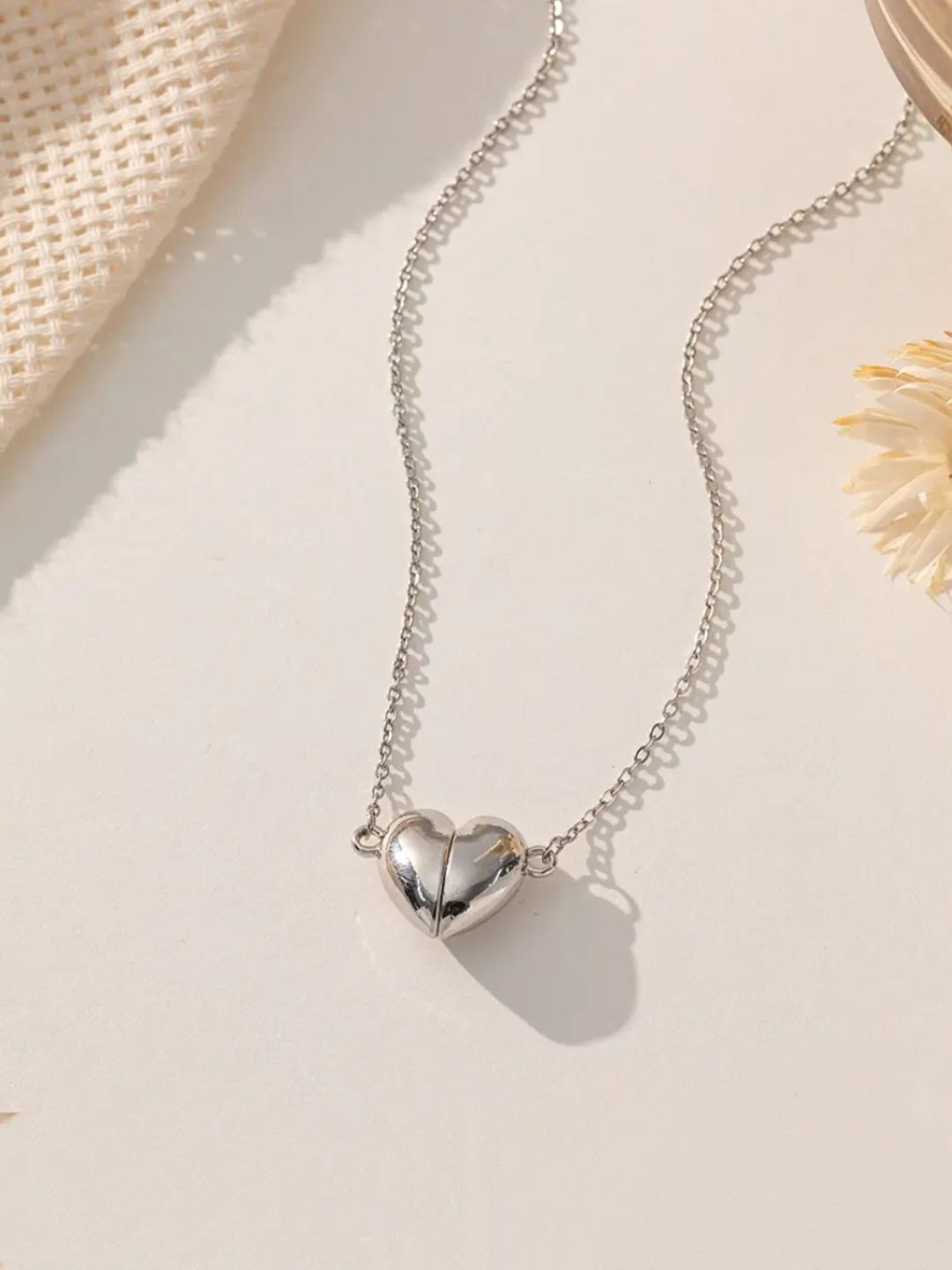 

V FASHION JEWELLERY 9283 Silver-Plated Stainless Steel Magnetic Heart Chain