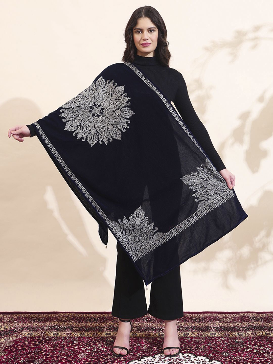 

Zamour Women Floral Embroidered Stole, Black