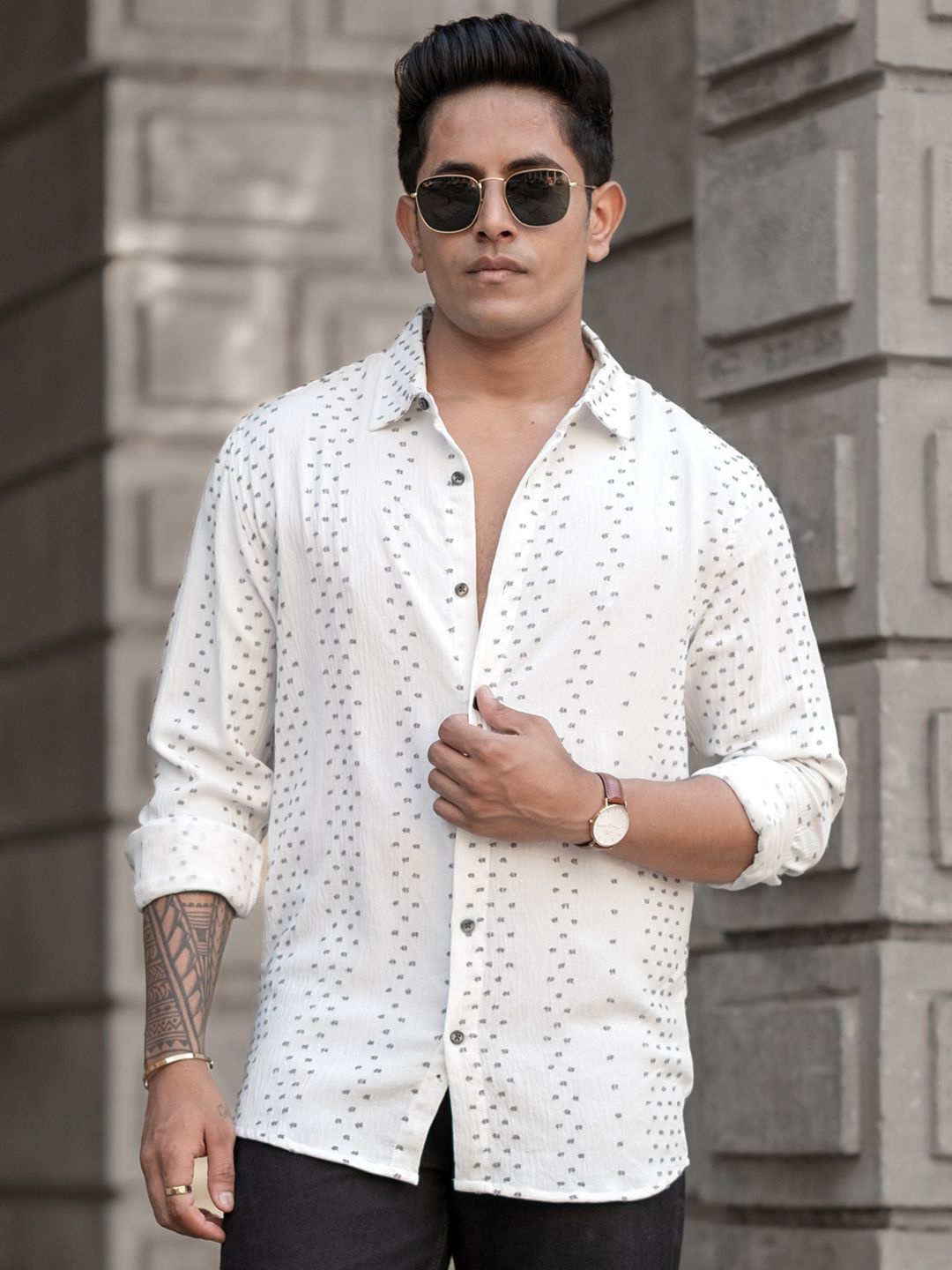

Powerlook Men Spread Collar Abstract Printed Casual Shirt, White