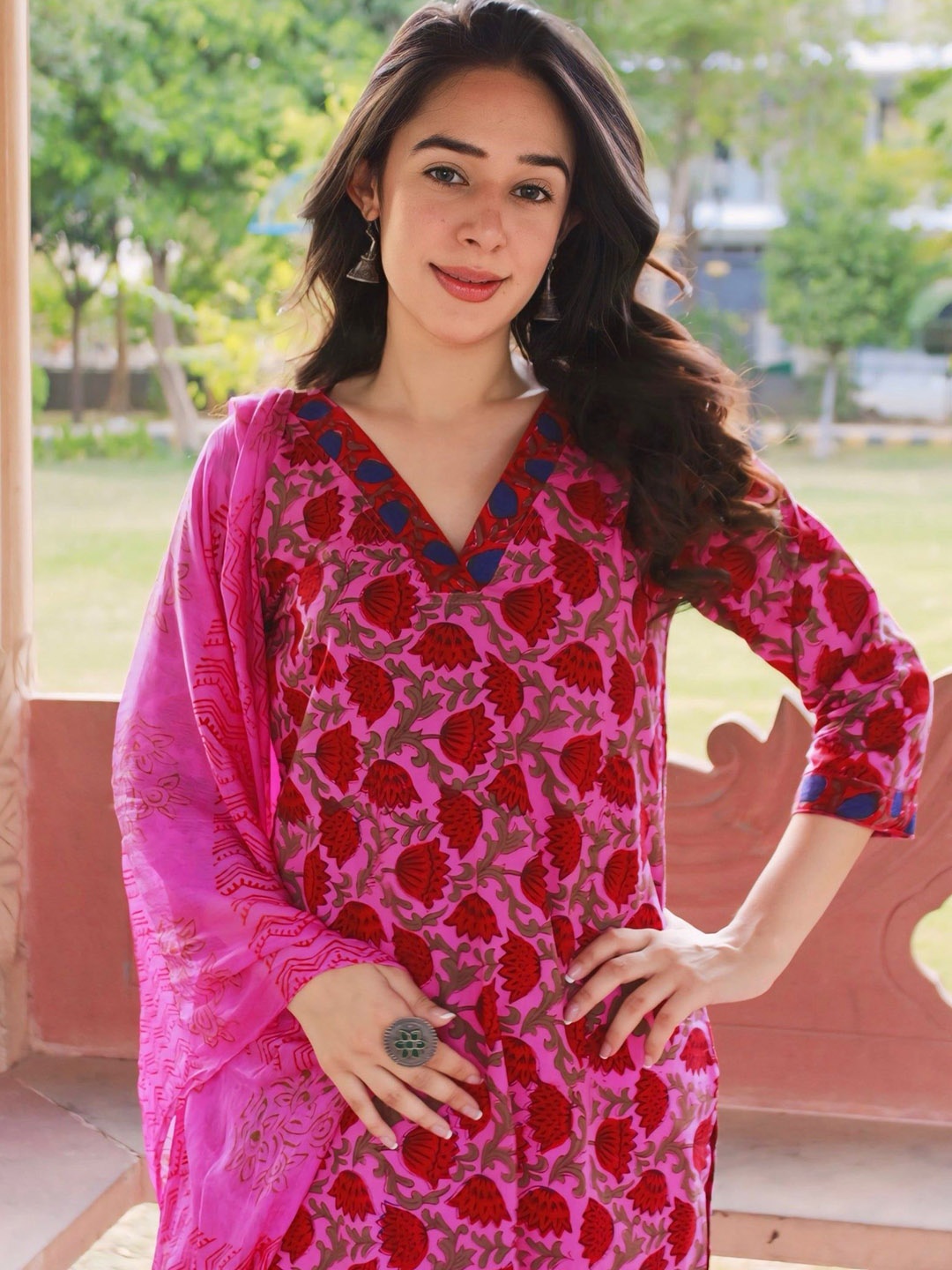 

DIMPLE DESIGN STUDIO Floral Printed Pure Cotton Straight Kurta With Trousers & Dupatta, Pink