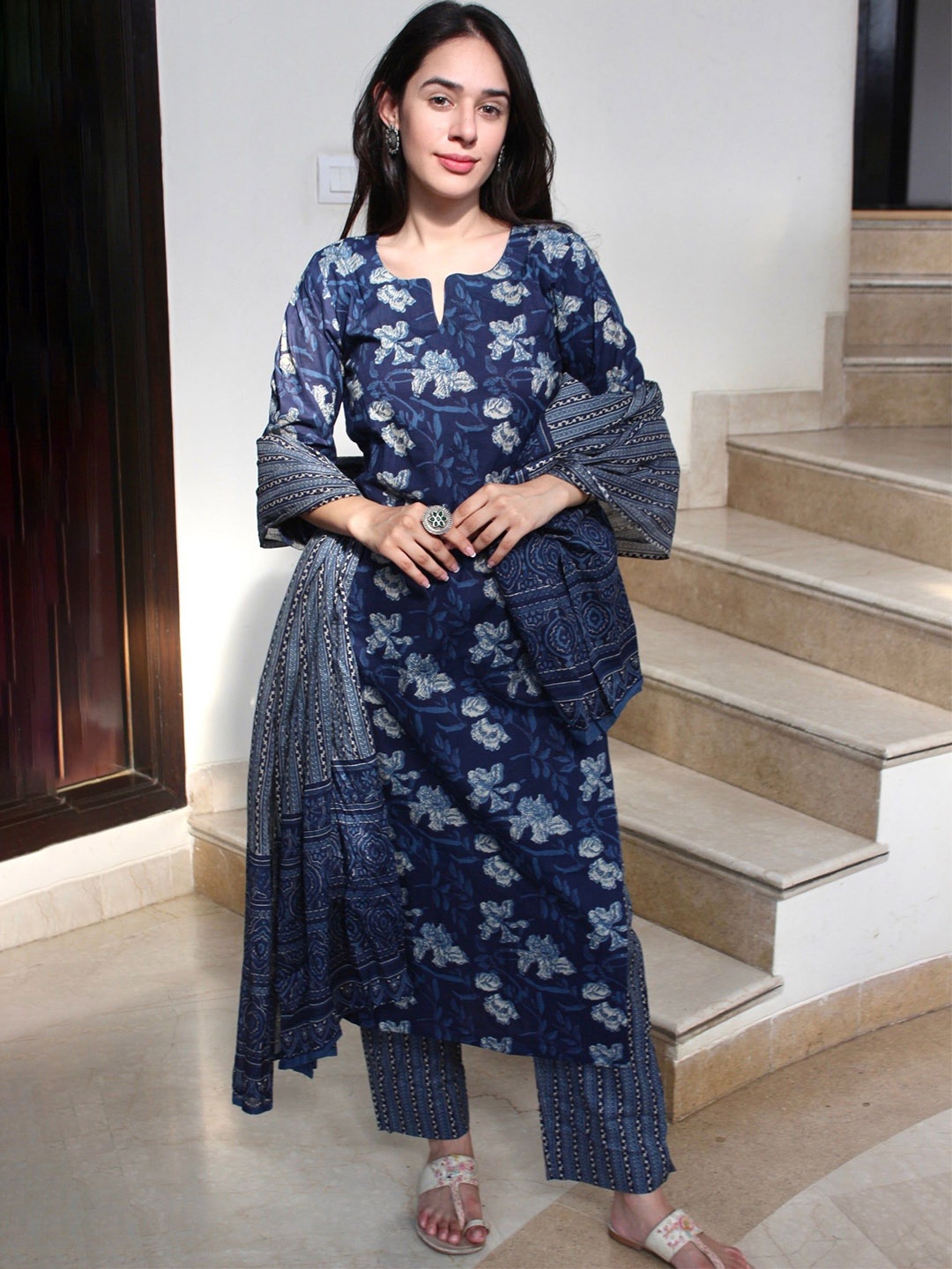 

DIMPLE DESIGN STUDIO Floral Printed Pure Cotton Straight Kurta With Trousers & Dupatta, Blue