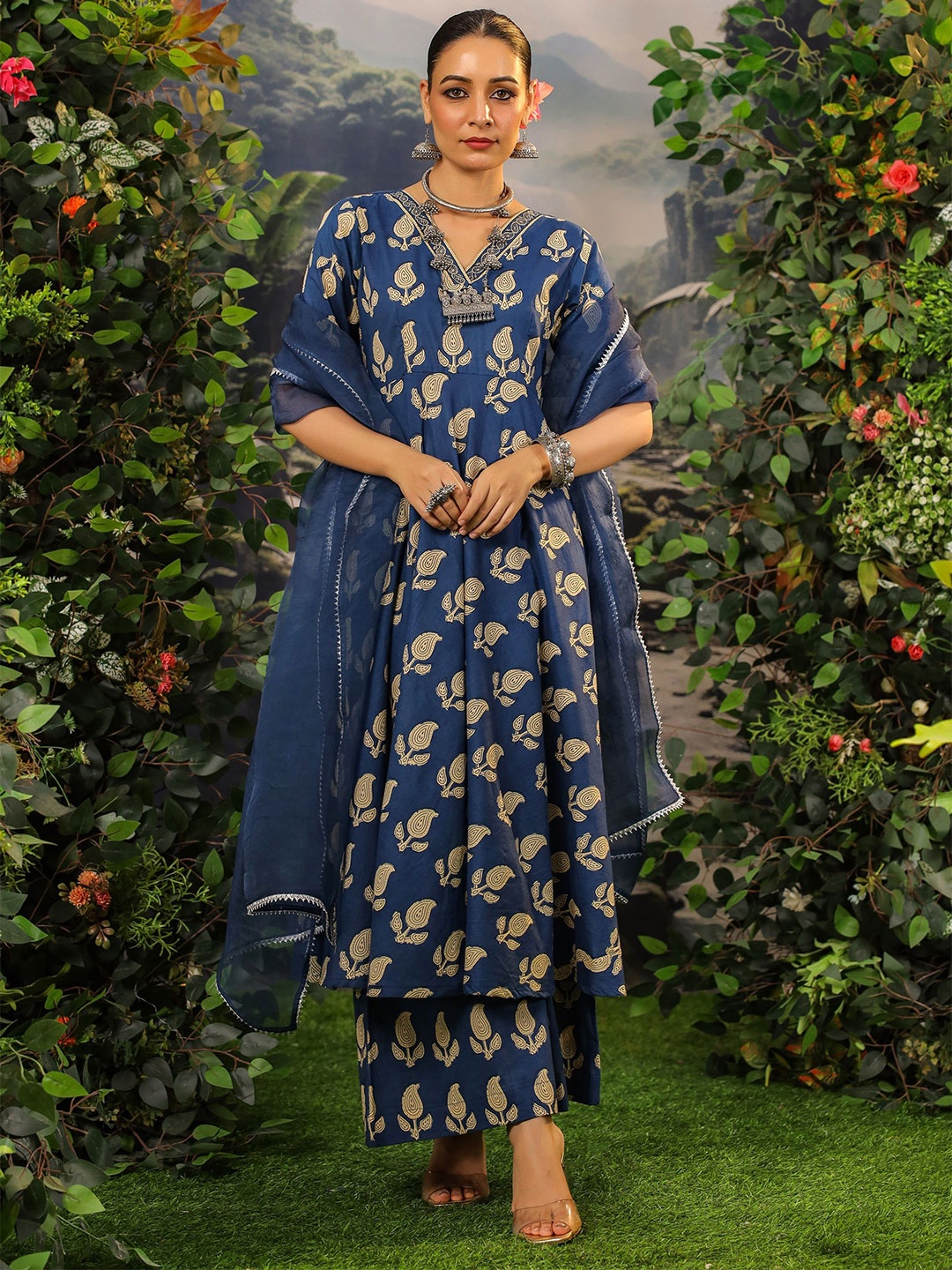 

DIMPLE DESIGN STUDIO Floral Printed Pure Cotton Anarkali Kurta With Palazzos & Dupatta, Blue