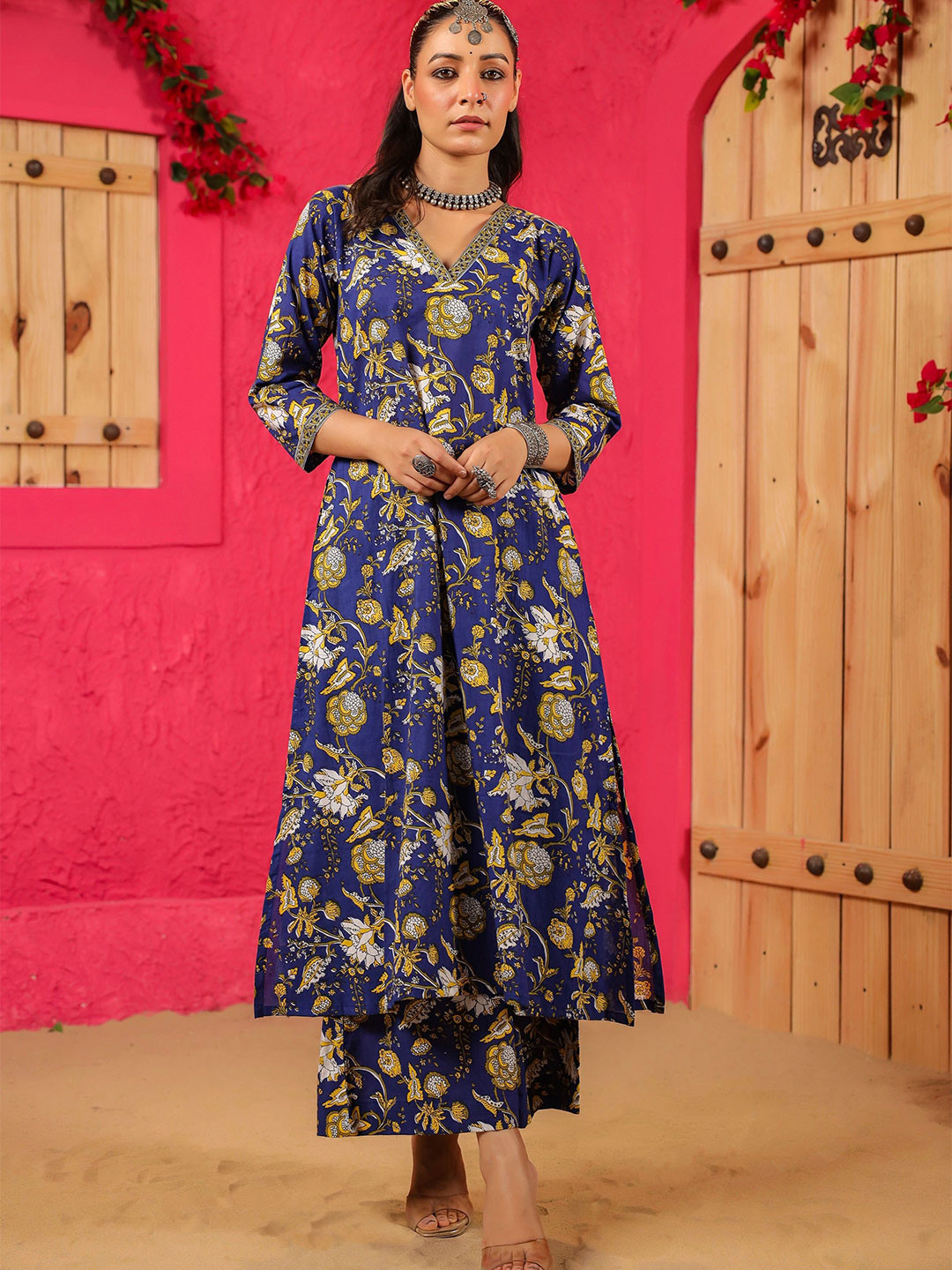 

DIMPLE DESIGN STUDIO Tanaaz Women Floral Printed Pure Cotton Kurta with Palazzos, Blue