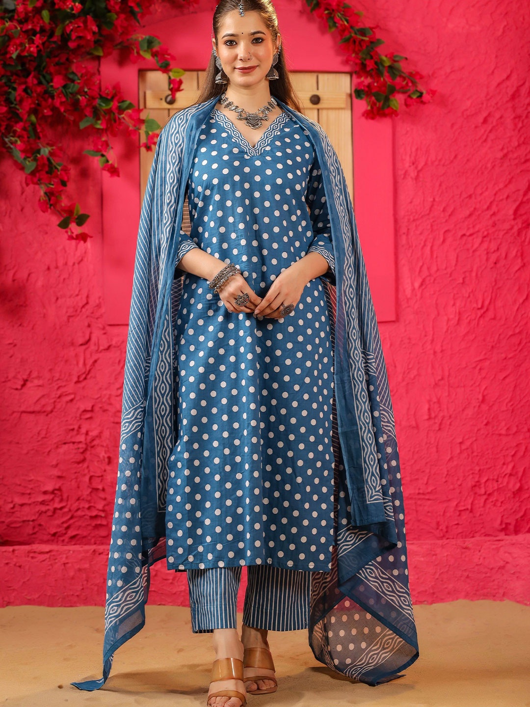 

DIMPLE DESIGN STUDIO Geometric Printed Pure Cotton Kurta with Pyjamas & Dupatta, Blue