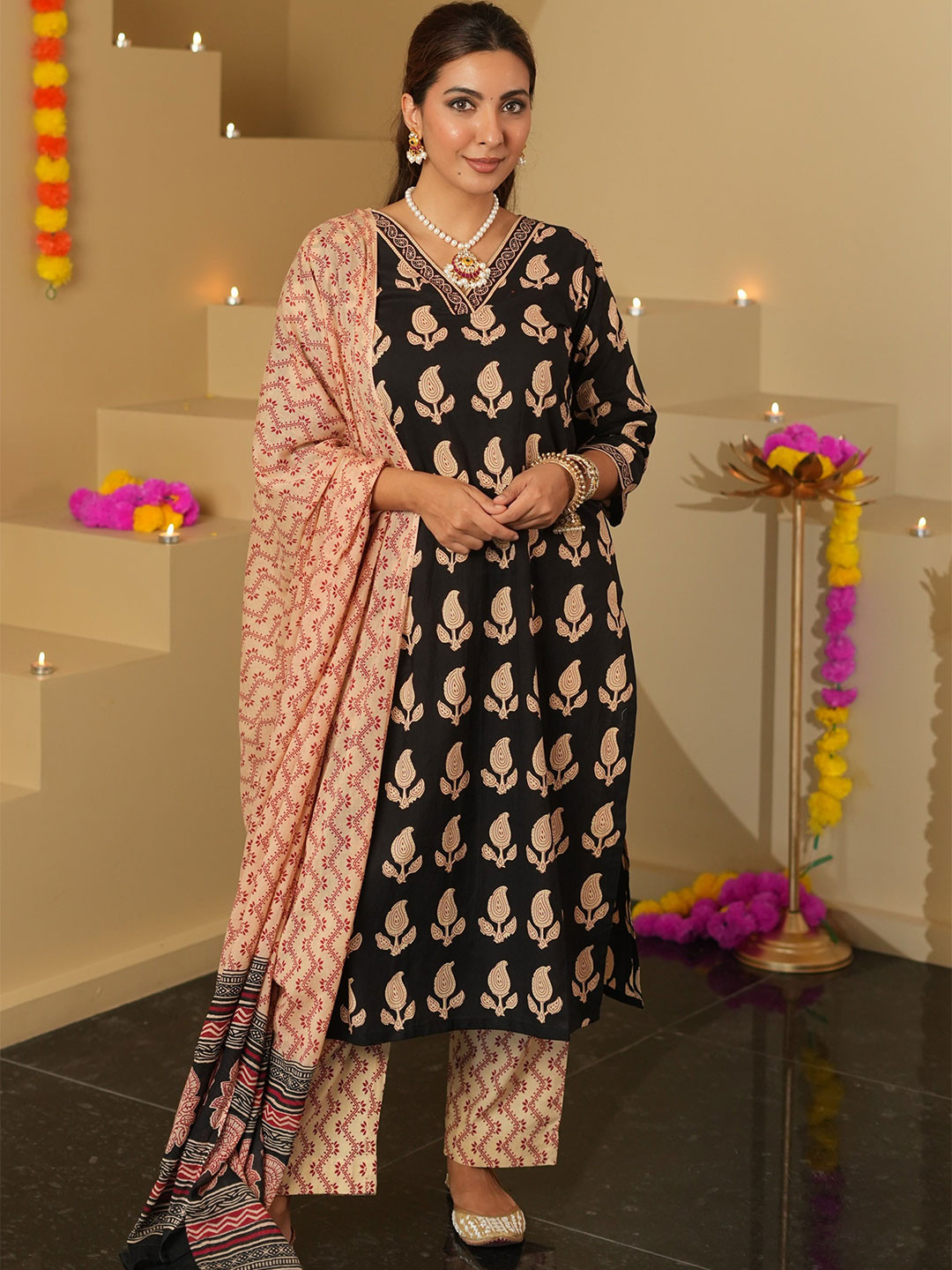 

DIMPLE DESIGN STUDIO Ethnic Motifs Printed Cotton Straight Kurta With Trousers & Dupatta, Black