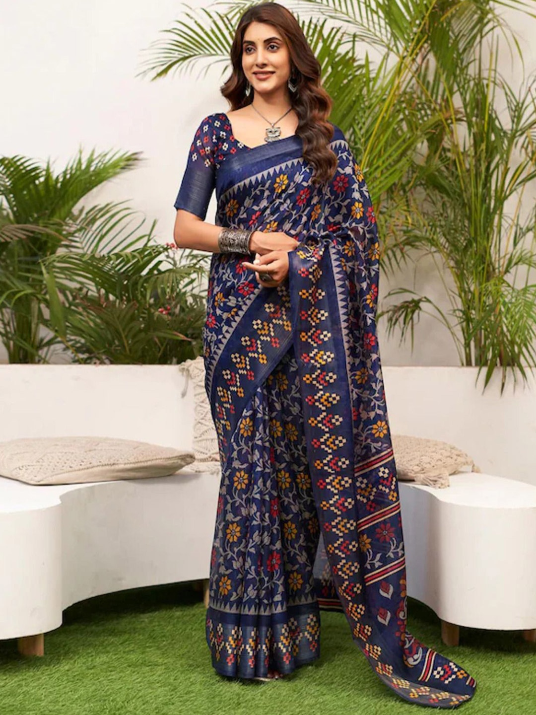 

VRAGI Woven Design Brasso Maheshwari Saree, Navy blue