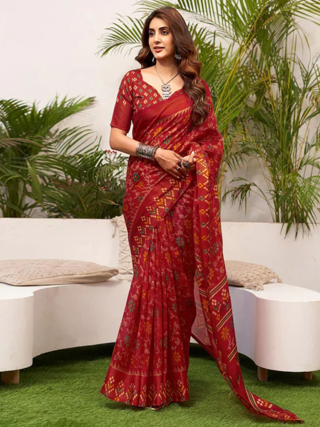 

VRAGI Floral Maheshwari Saree, Red