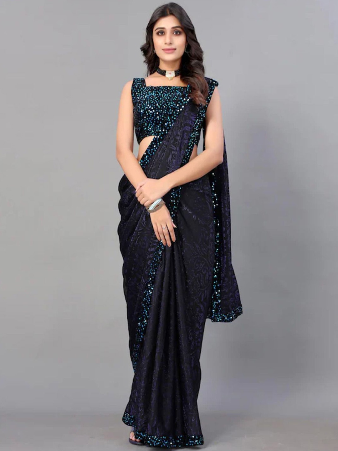 

VRAGI Floral Printed Sequinned Maheshwari Saree, Navy blue