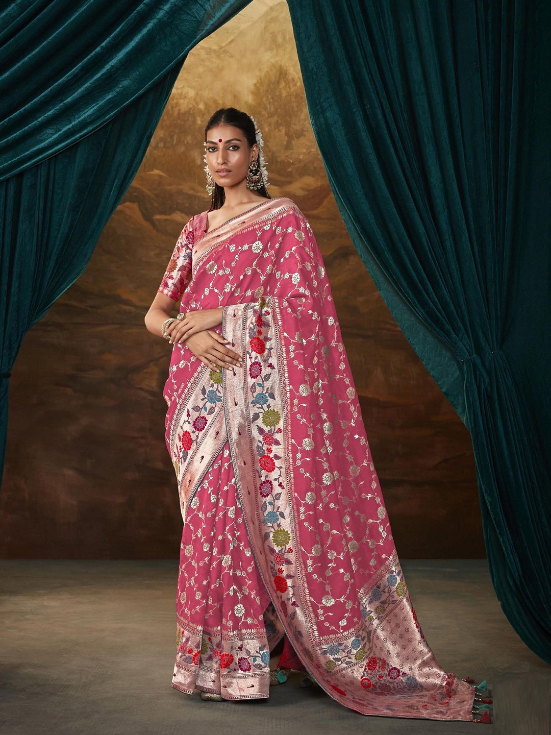 

MAHALASA Woven Design Zari Pure Silk Paithani Saree, Peach