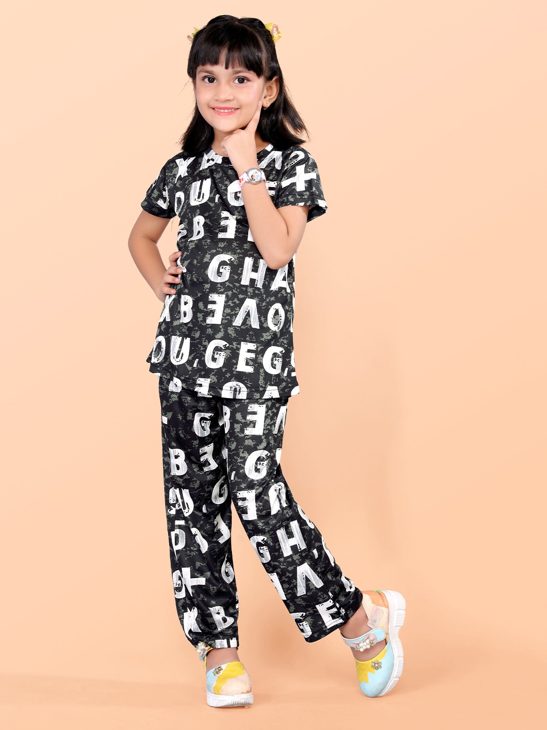 

FEBVIBE Girls Printed T-shirt with Pyjamas, Black