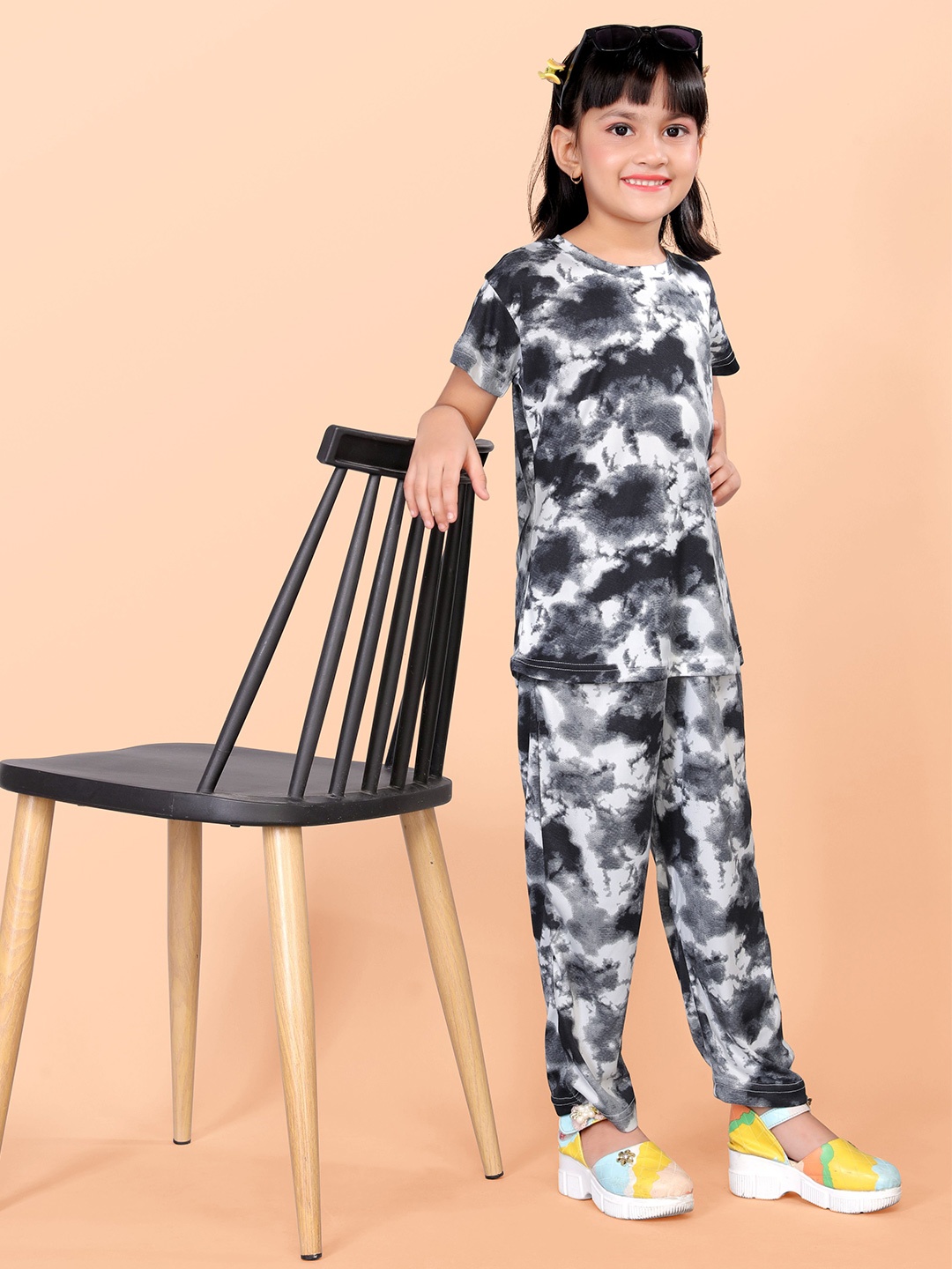 

FEBVIBE Girls Printed T-shirt with Pyjamas, Black
