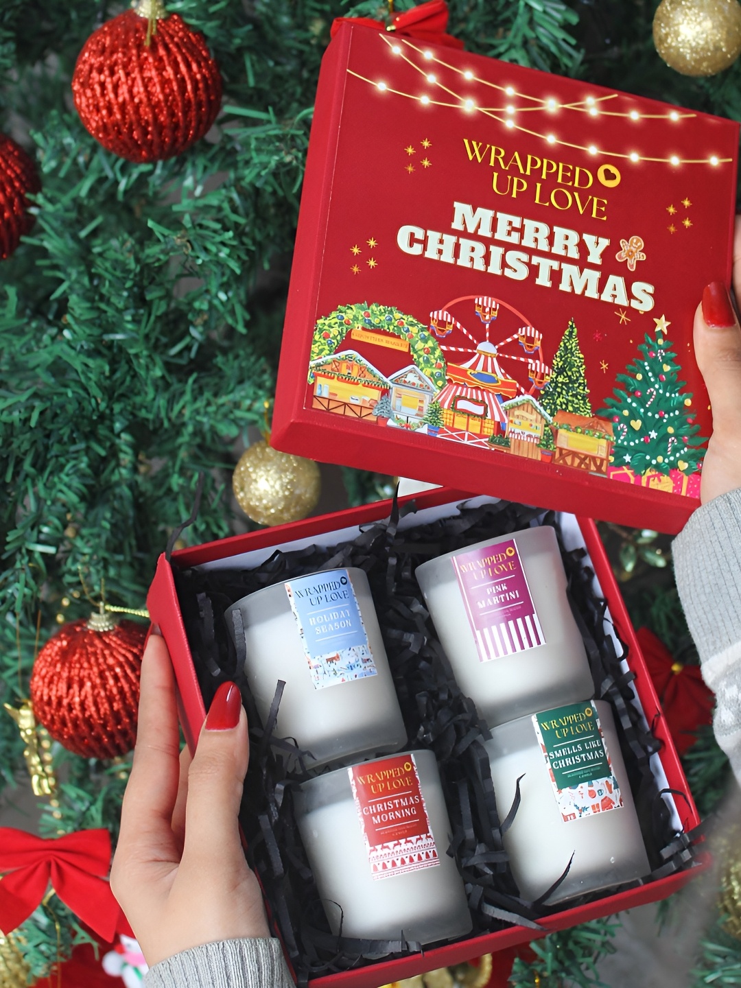 

Wrapped up Love Red 4 Pieces Jar Gift Hamper Candles