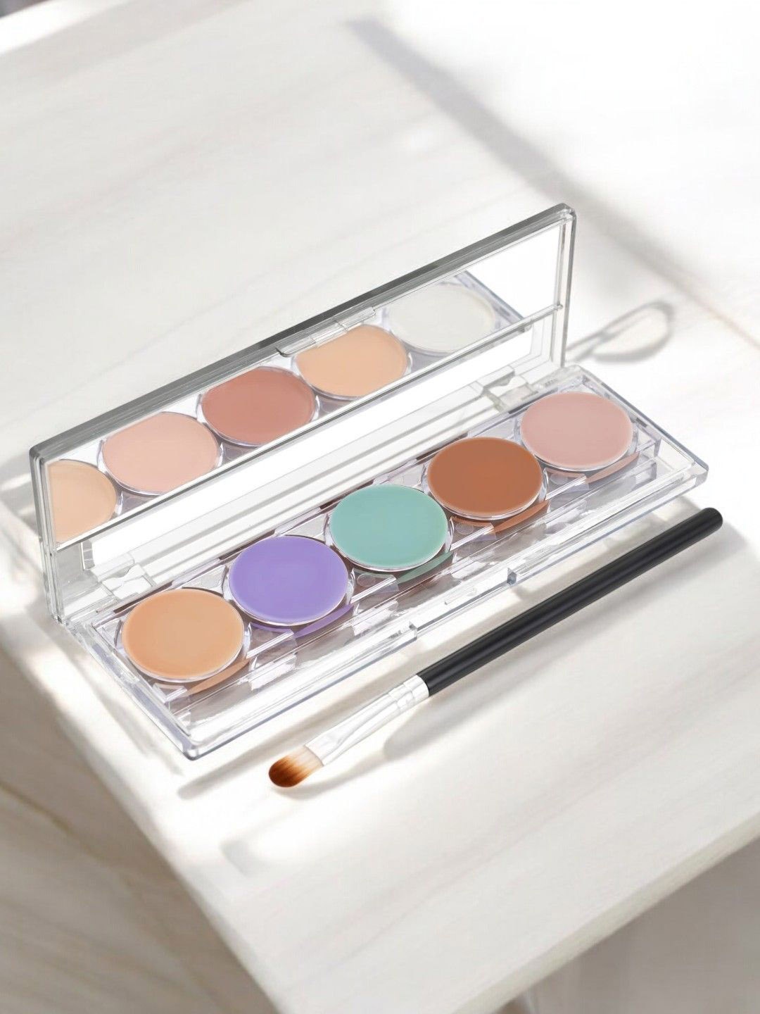 

Huda Girl 5 Shades Contour & Concealer Kit With Brush, Beige