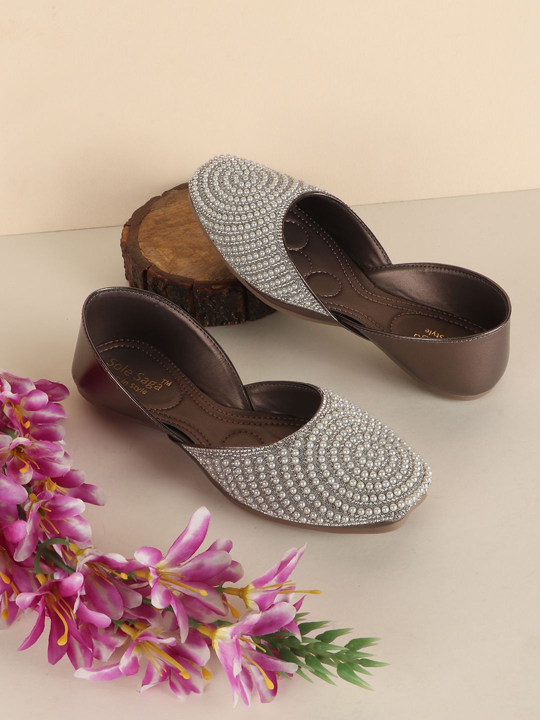 

Sole Saga Women Embellished Round Toe Ethnic Mojaris Flats, Copper