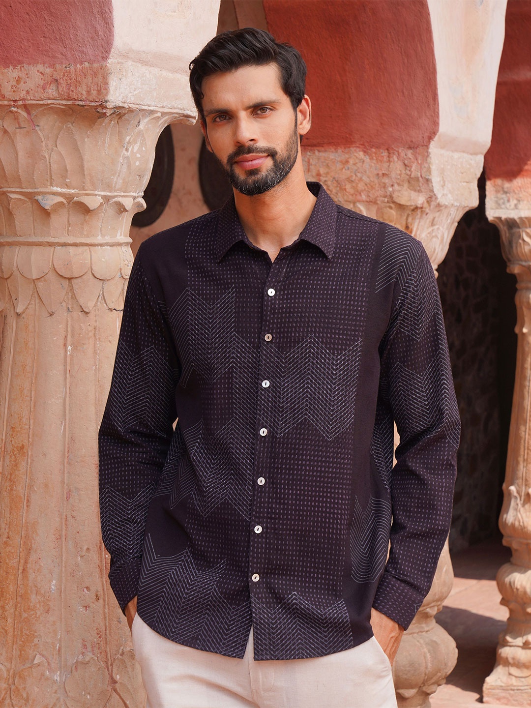 

JAYPORE Men Standard Spread Collar Geometric Printed Cotton Casual Shirt, Black