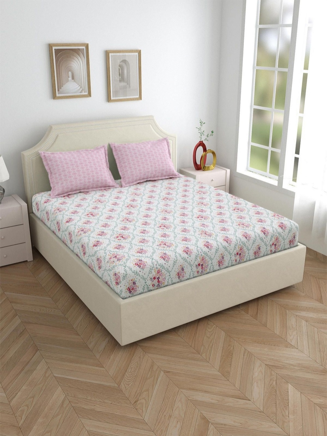 

Aura Pink & White Floral 144 TC Cotton King Bedsheet with 2 Pillow Covers 2.74 m x 2.74 m