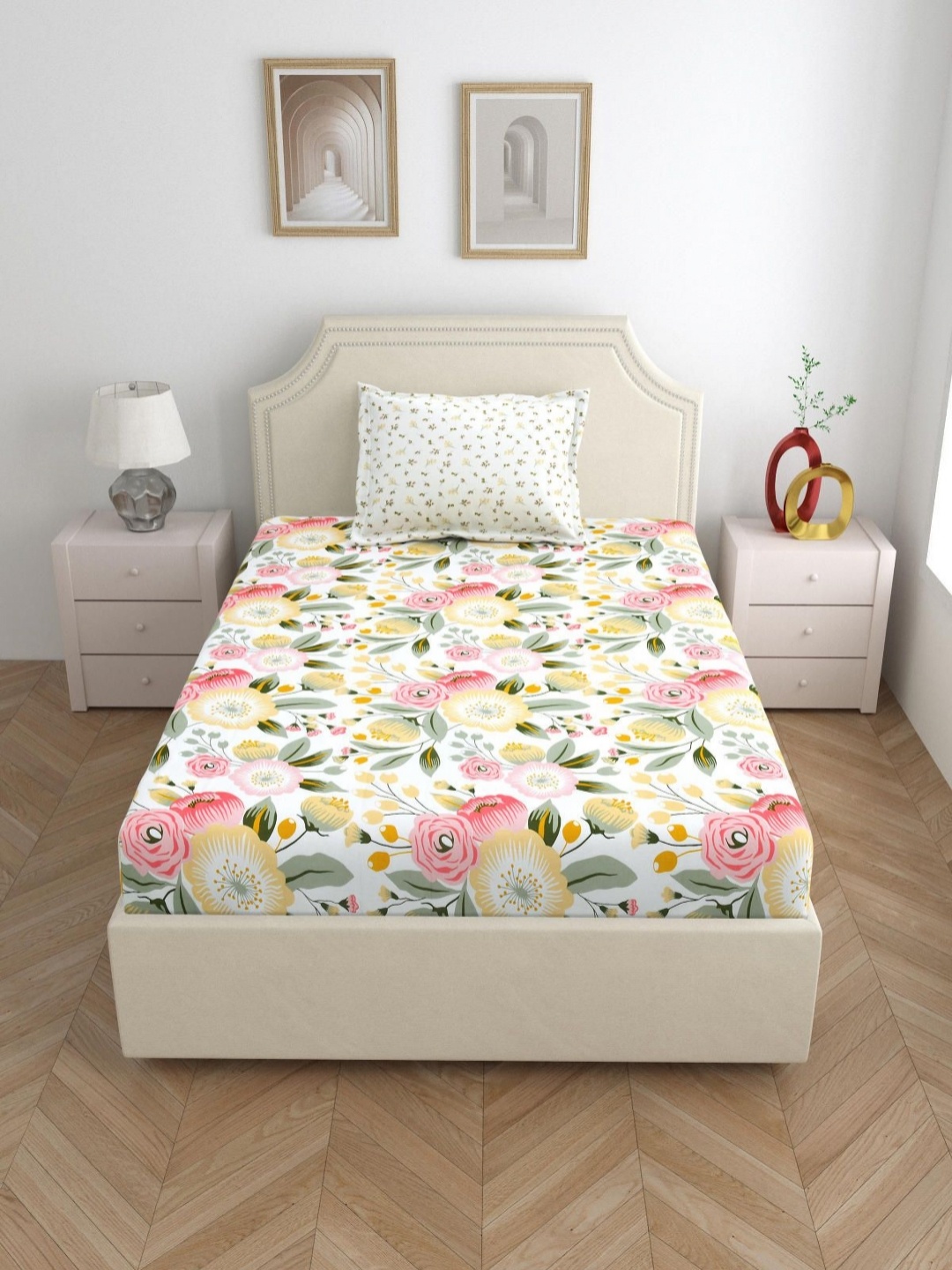 

Aura Pink & White Floral 144 TC Cotton Single Bedsheet Set 2.28 m x 1.50 m