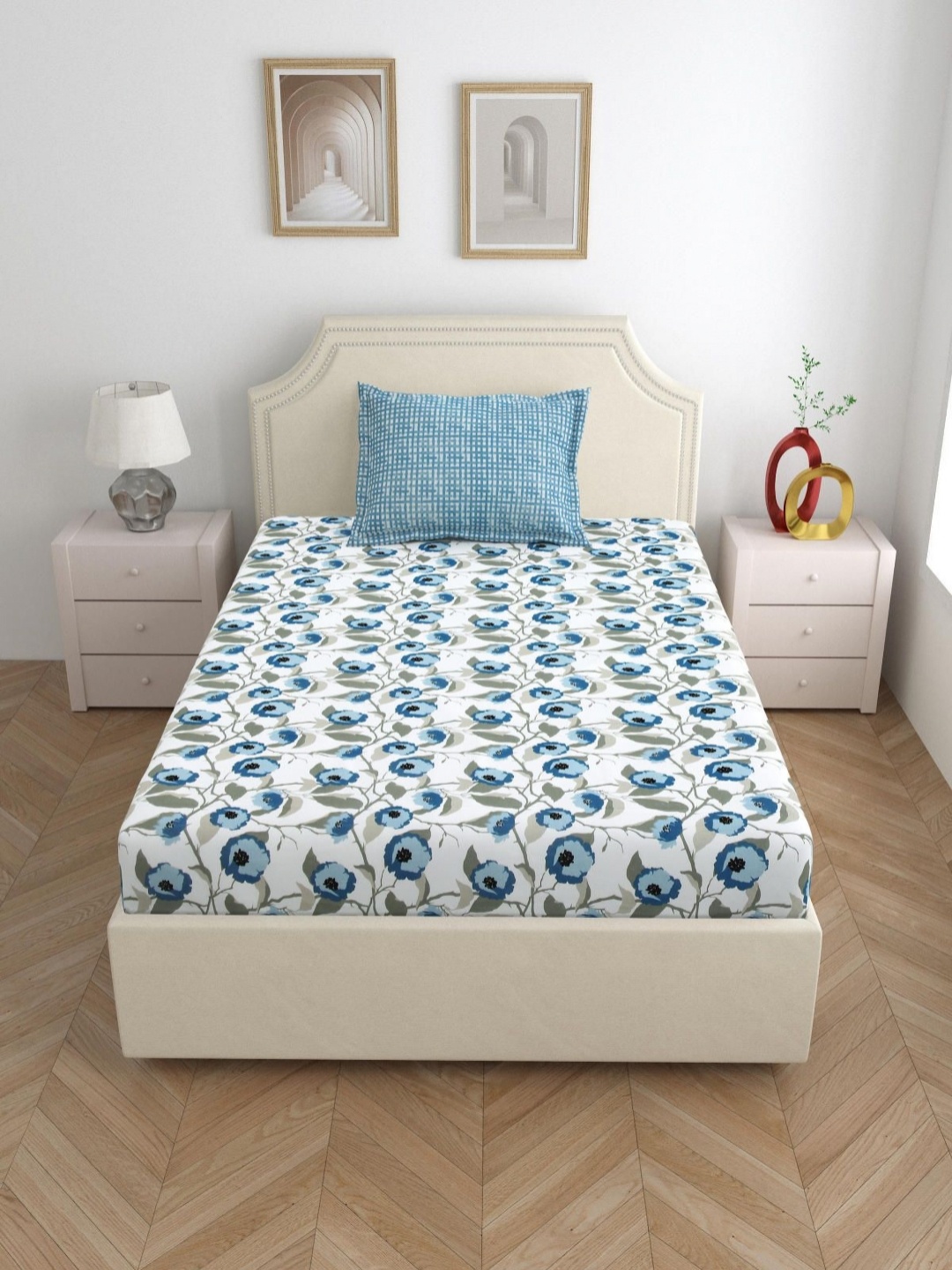 

Aura Blue & White Floral 144 TC Cotton Single Bedsheet Set 2.28 m x 1.50 m