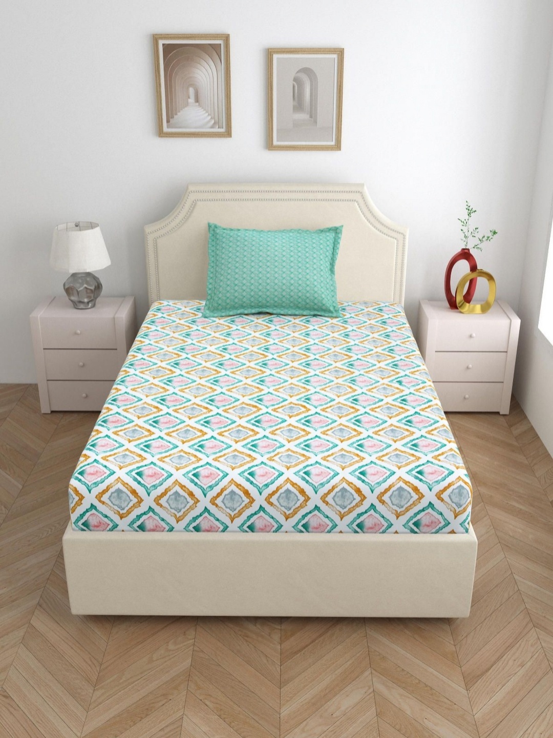 

Aura White & Green Geometric 144 TC Cotton Single Bedsheet Set 2.28 m x 1.50 m