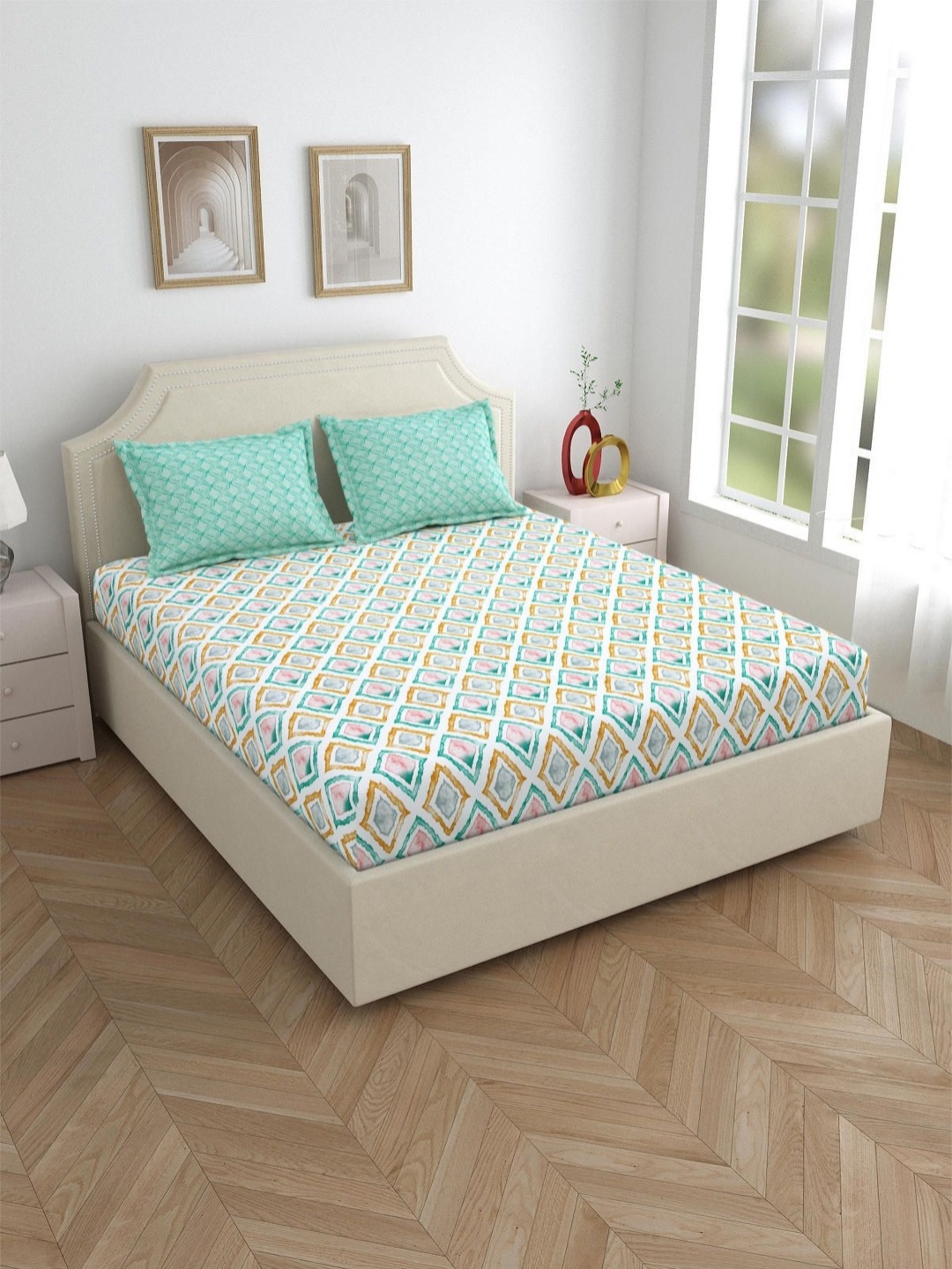 

Aura White & Green Geometric 144 TC Cotton Queen Bedsheet Set 2.54 m x 2.28 m