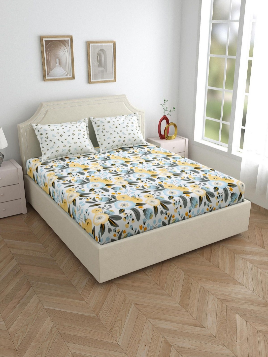 

Aura Grey & White Floral 144 TC Cotton Queen Bedsheet Set 2.54 m x 2.28 m