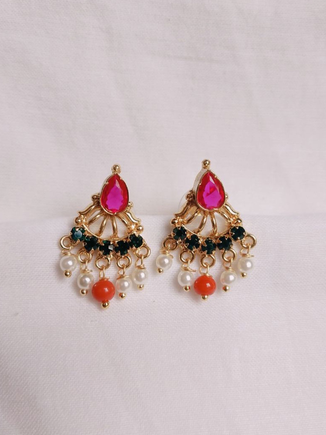 

kurdekars divuu Contemporary Studs Earrings, Gold