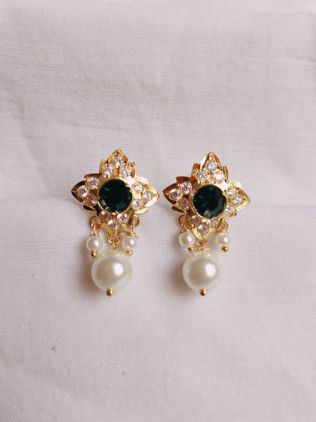 

kurdekars divuu Contemporary Studs Earrings, Gold