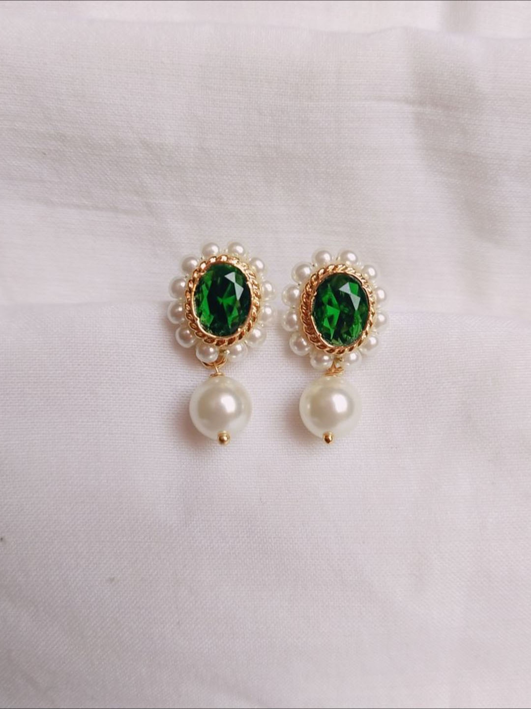 

kurdekars divuu Contemporary Studs Earrings, Gold