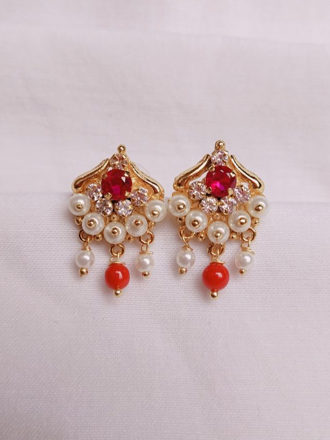 

kurdekars divuu Contemporary Studs Earrings, Gold
