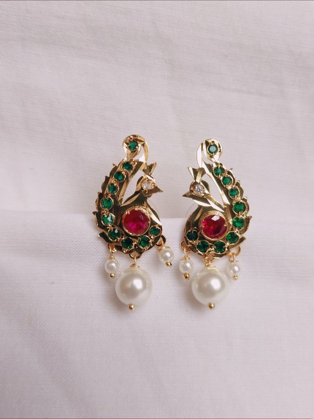 

kurdekars divuu Contemporary Studs Earrings, Gold