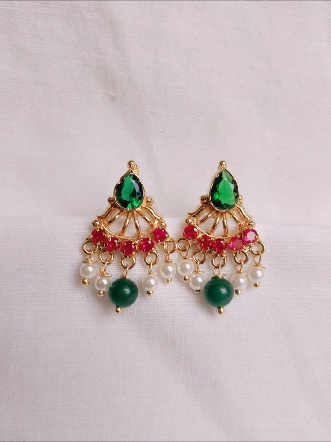 

kurdekars divuu Contemporary Studs Earrings, Gold
