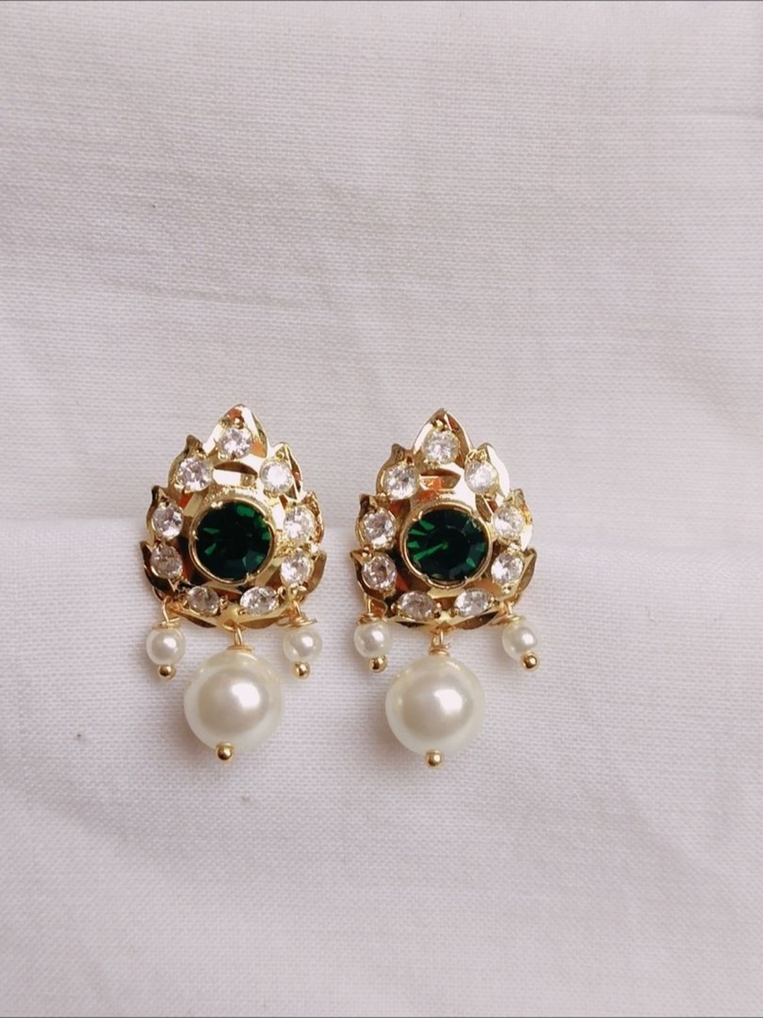 

kurdekars divuu Contemporary Studs Earrings, Gold
