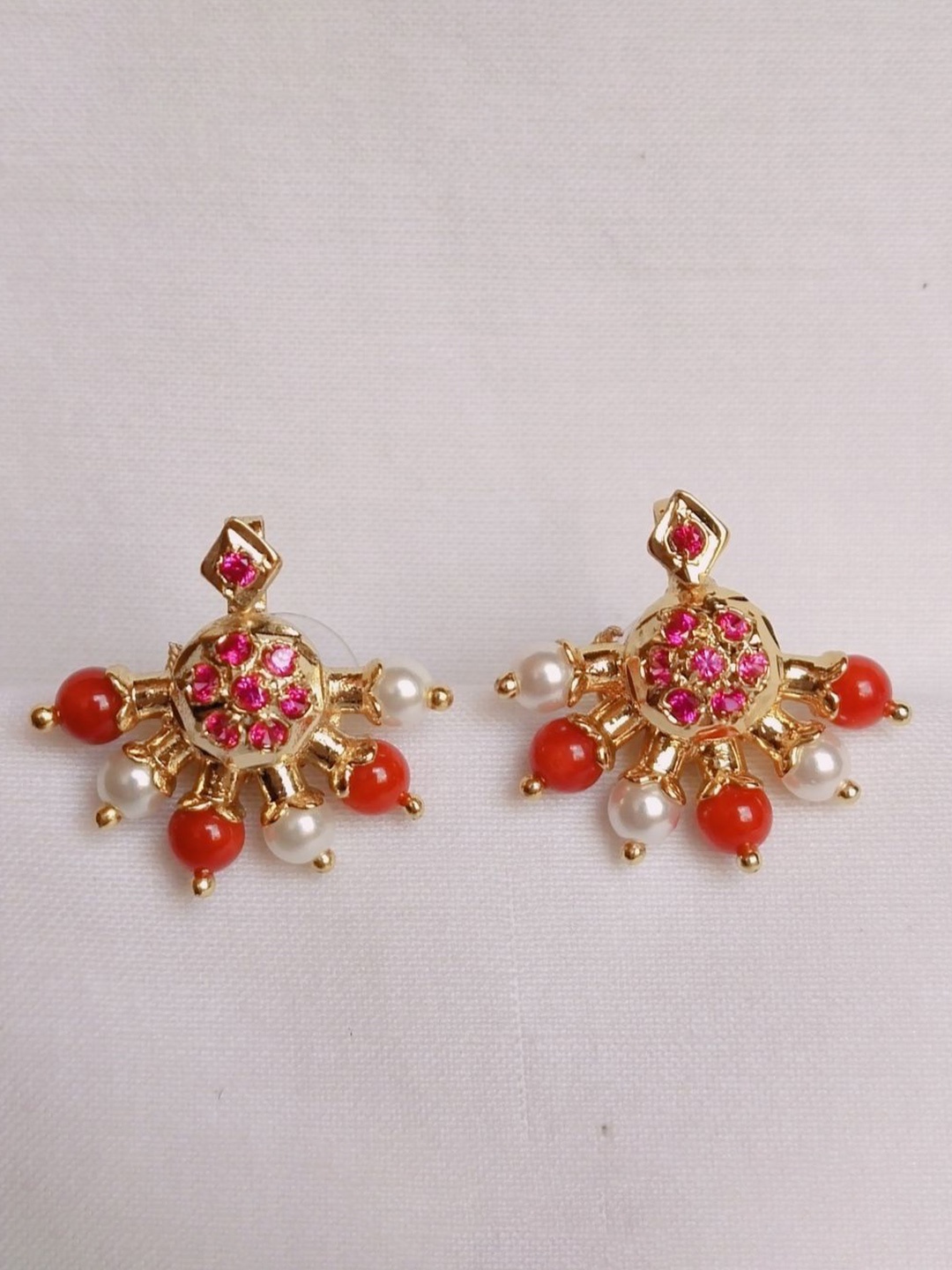 

kurdekars divuu Contemporary Studs Earrings, Gold