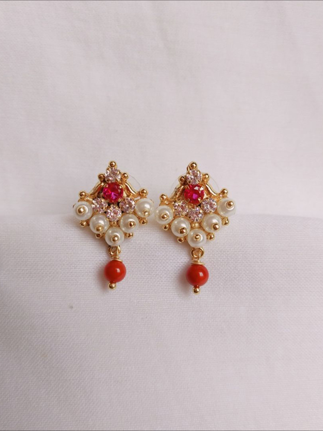 

kurdekars divuu Contemporary Studs Earrings, Gold