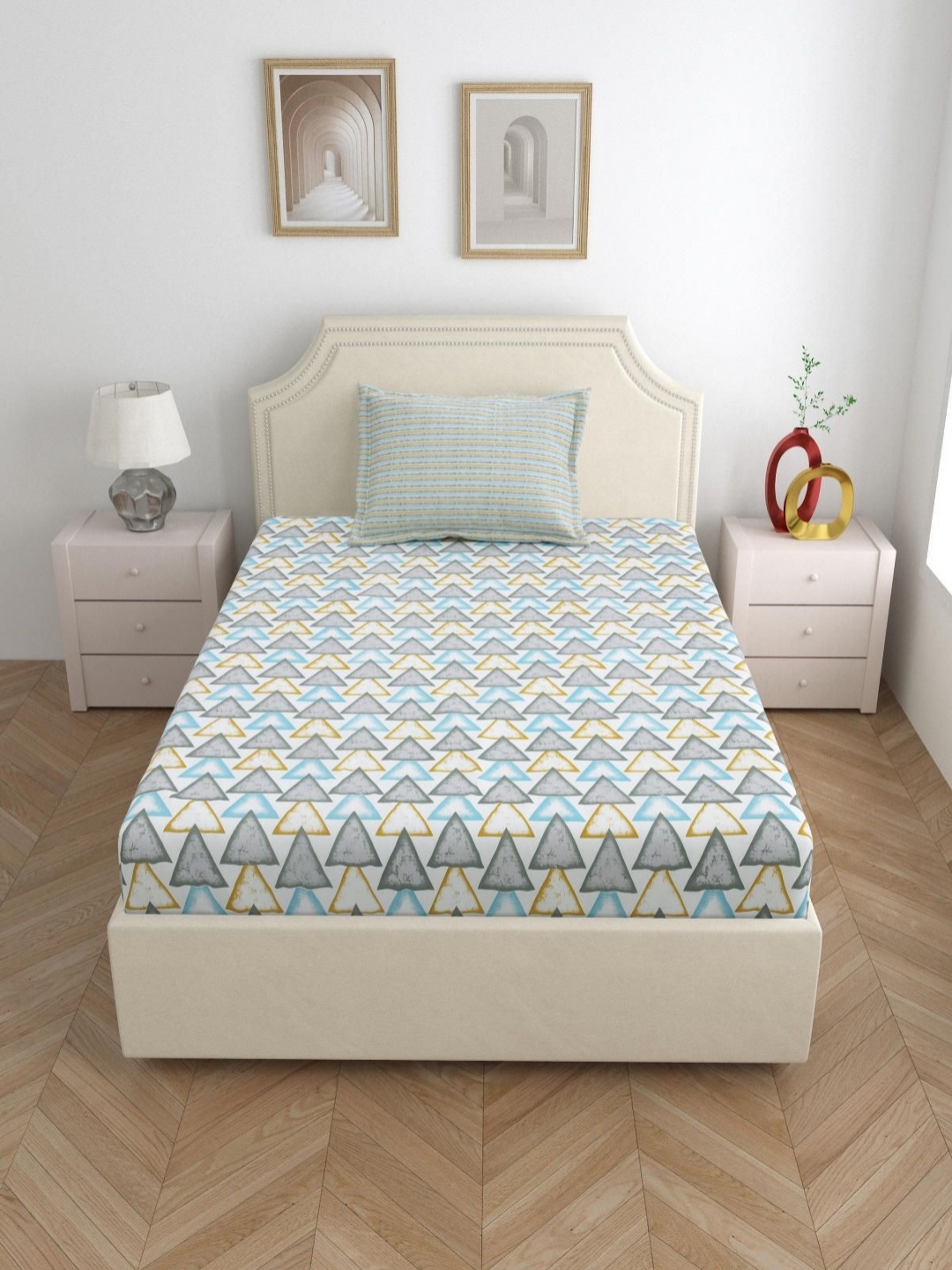 

Aura Grey & White Geometric 144 TC Single Bedsheet with 1 Pillow Covers