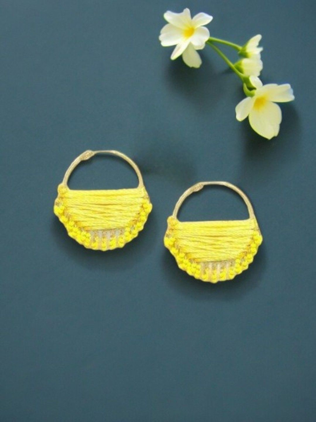 

DressBerry Circular Studs Earrings, Gold