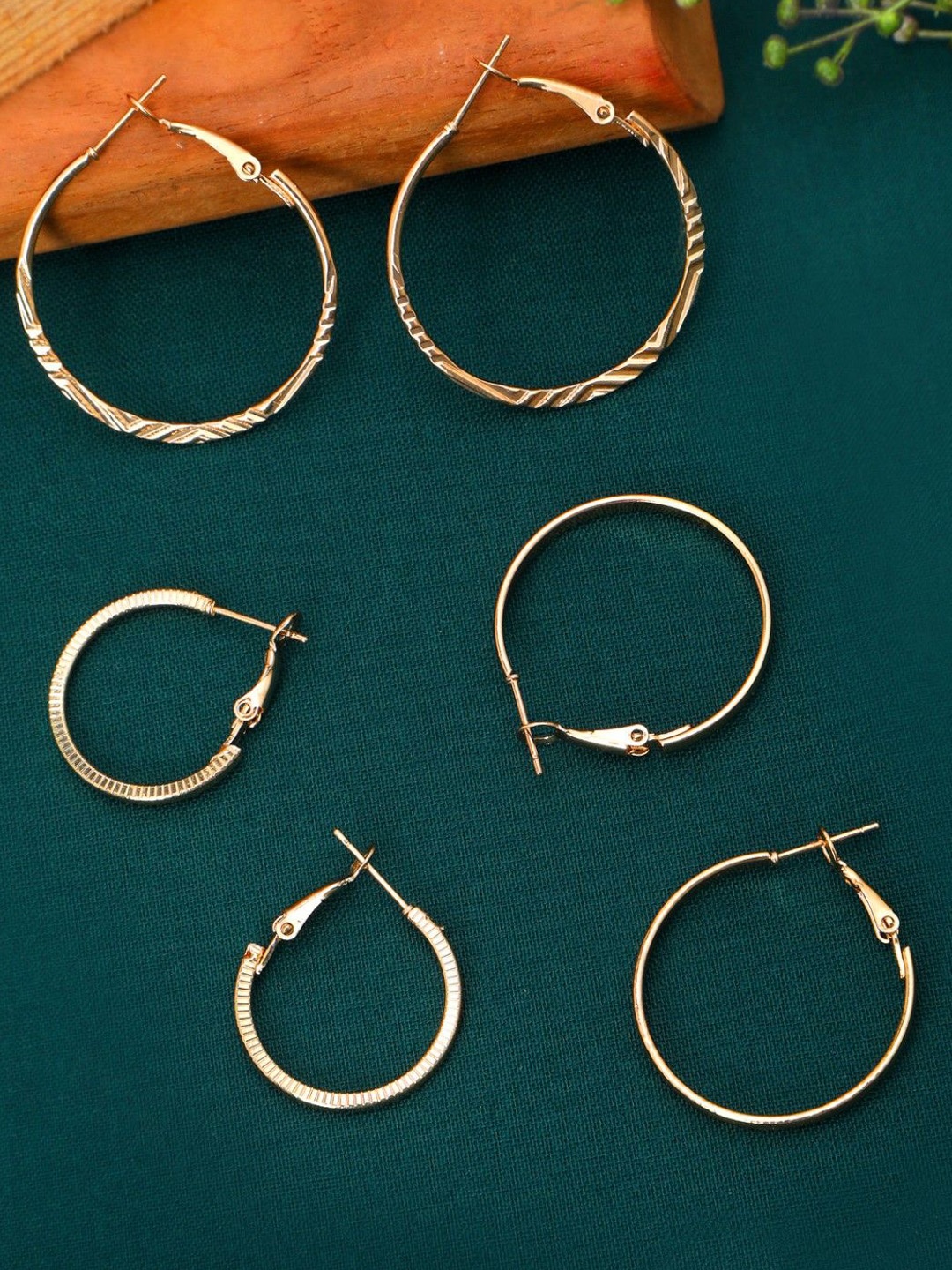 

DressBerry Circular Hoop Earrings, Gold