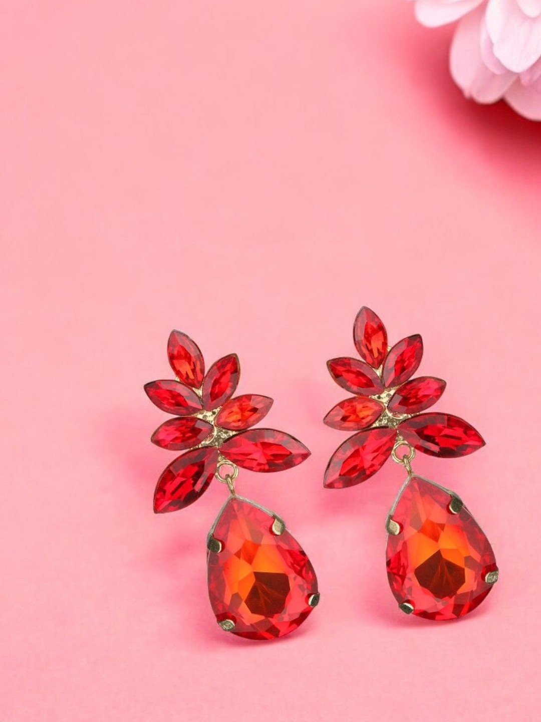 

DressBerry Contemporary Drop Earrings, Gold