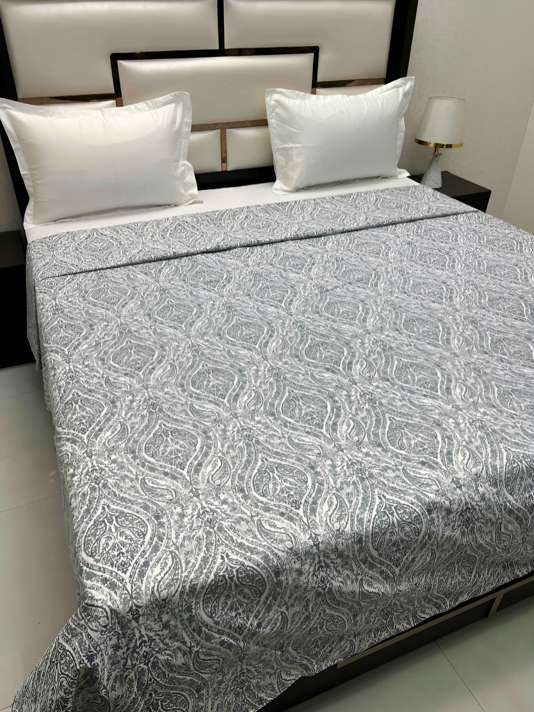 

Pure Decor White Printed Pure Cotton 230 TC Super King Size Duvet Cover With Zipper