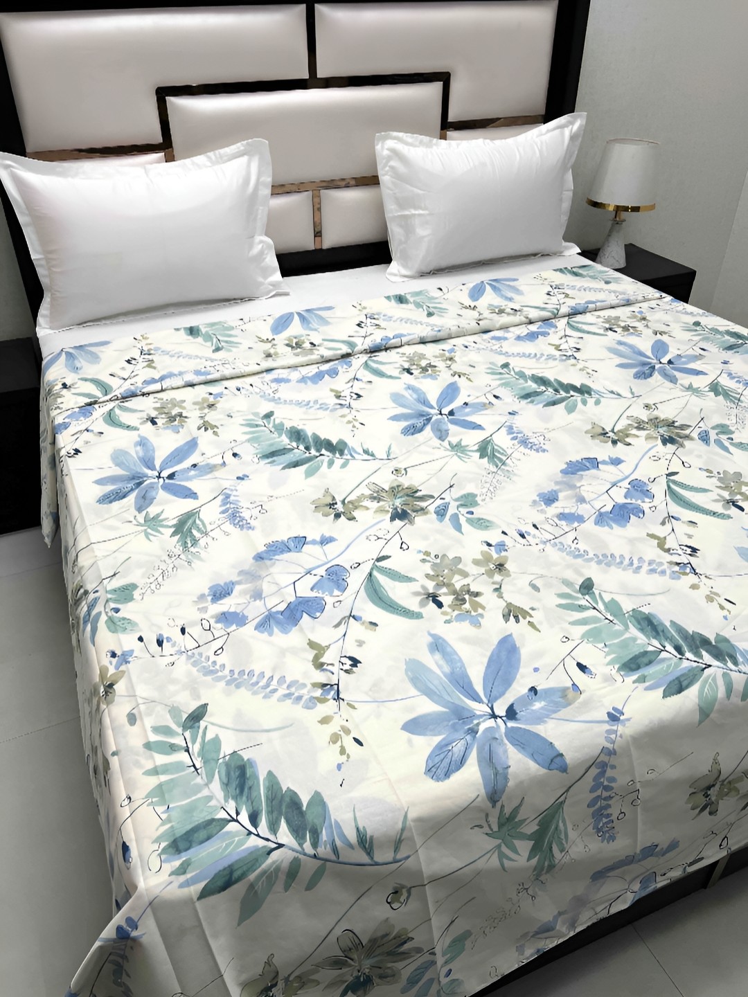 

Pure Decor White & Blue Printed 240 TC Pure Cotton Super King Duvet Cover