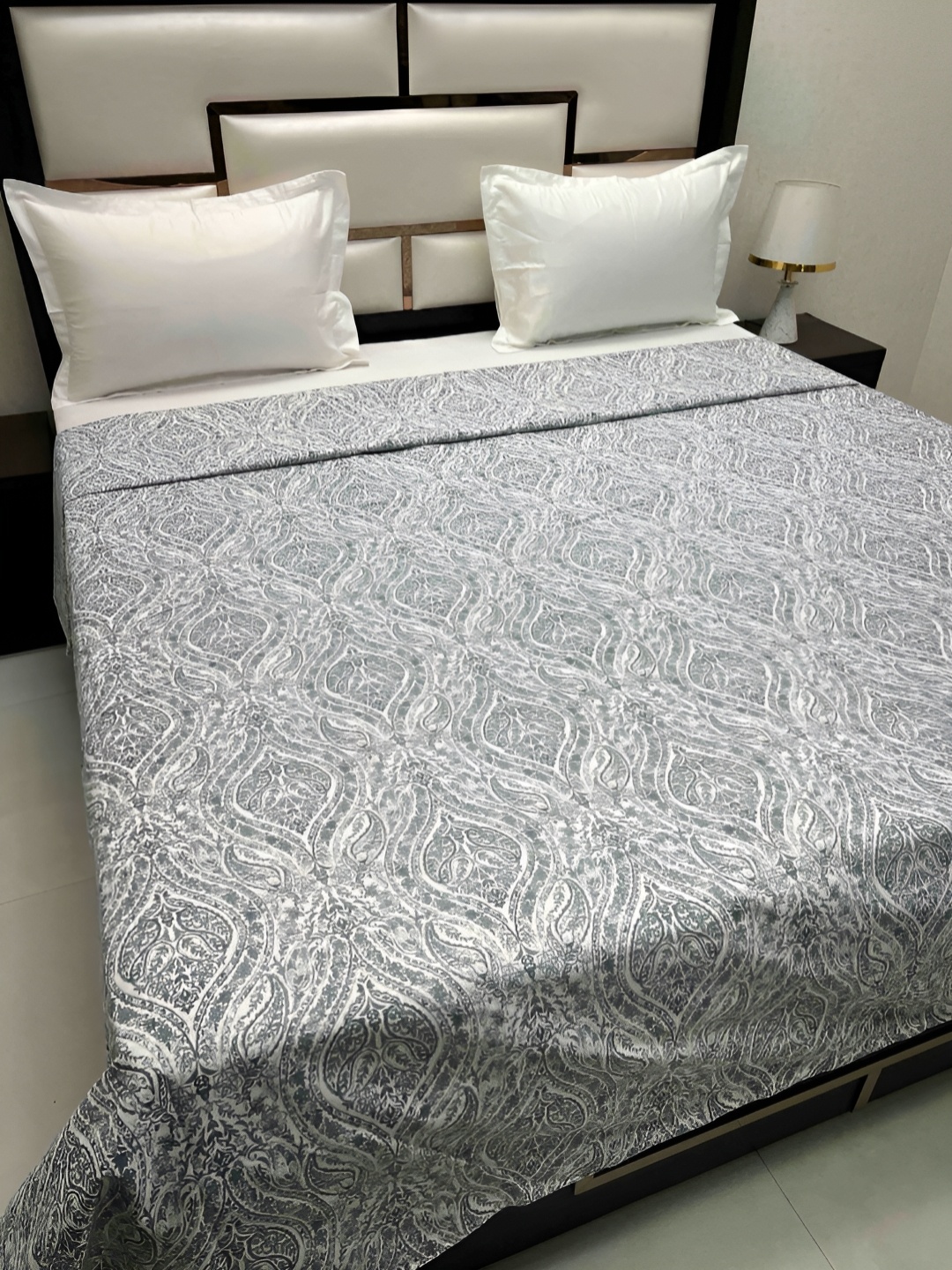 

Pure Decor White Printed Pure Cotton 230 TC Super King Size Duvet Cover With Zipper
