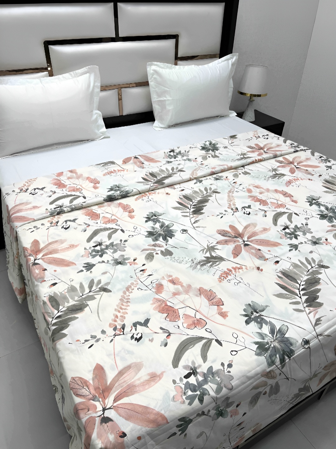 

Pure Decor White & Grey Printed 220 TC Pure Cotton Super King Duvet Cover With Zipper