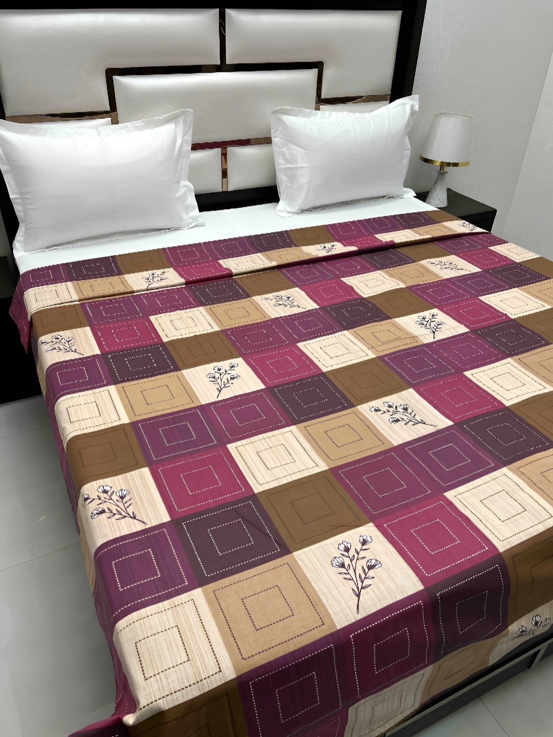 

Pure Decor Batik Beige Floral Printed Pure Cotton 300TC Super King Duvet Cover With Zipper, Maroon