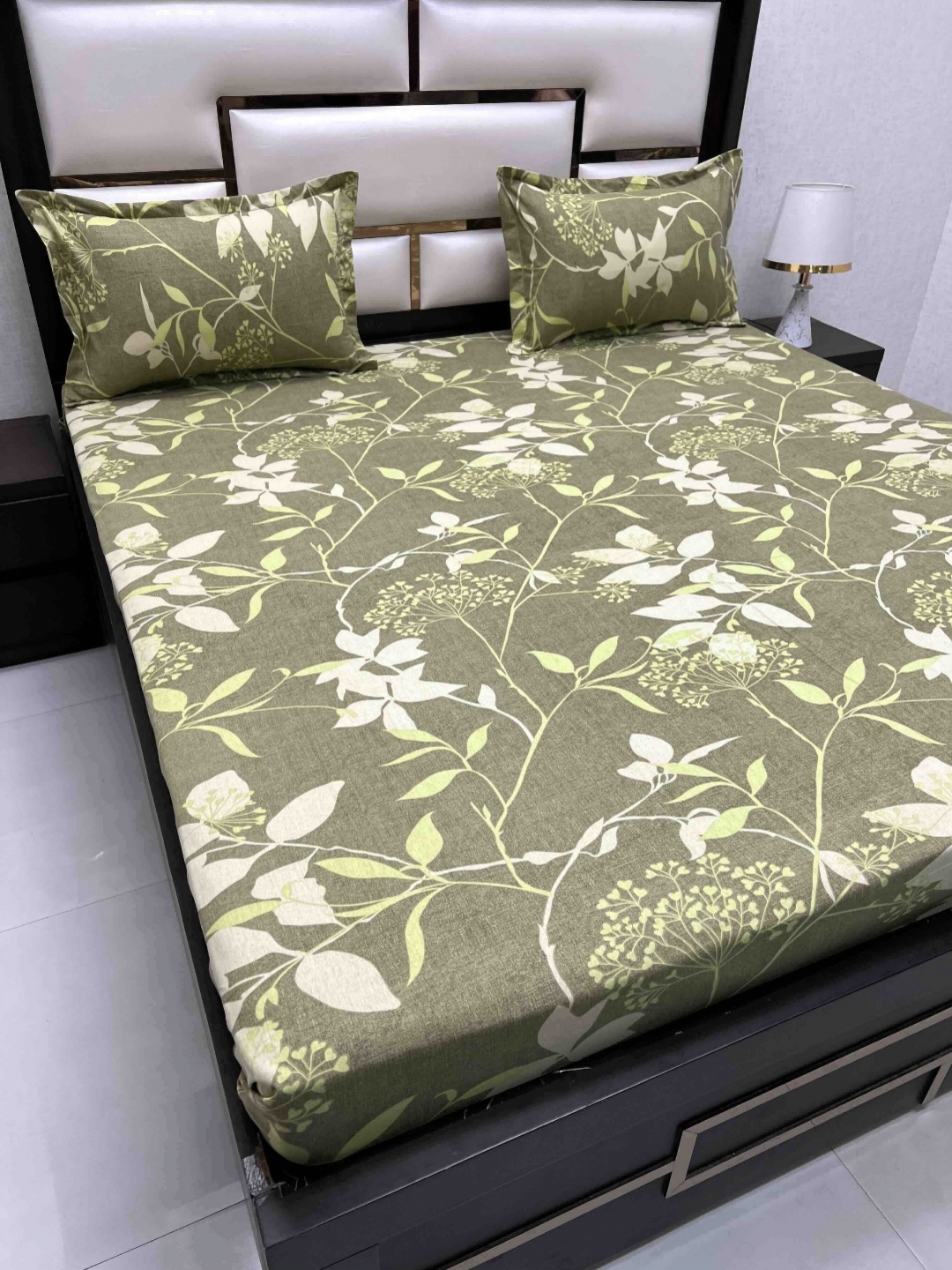 

Pure Decor Green & Beige Floral Printed 400 TC Cotton King Bedsheet Set 2.74 m x 2.74 m