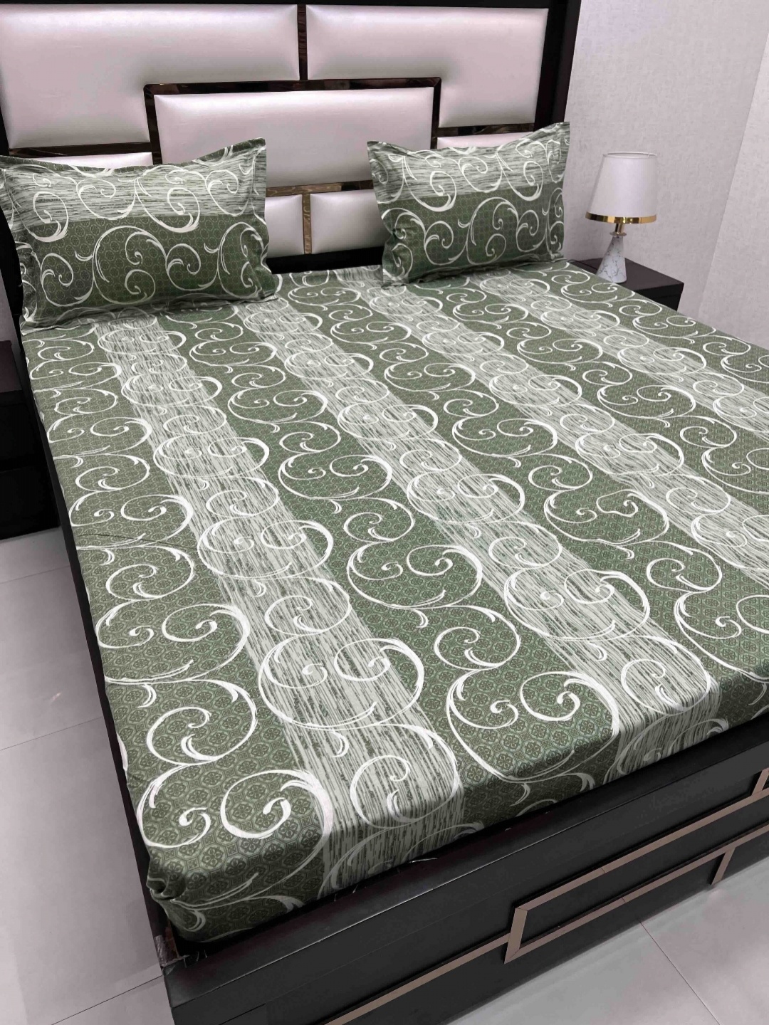 

Pure Decor Green & Grey Ethnic Motifs 400 TC Cotton King Bedsheet Set 2.74 m x 2.74 m