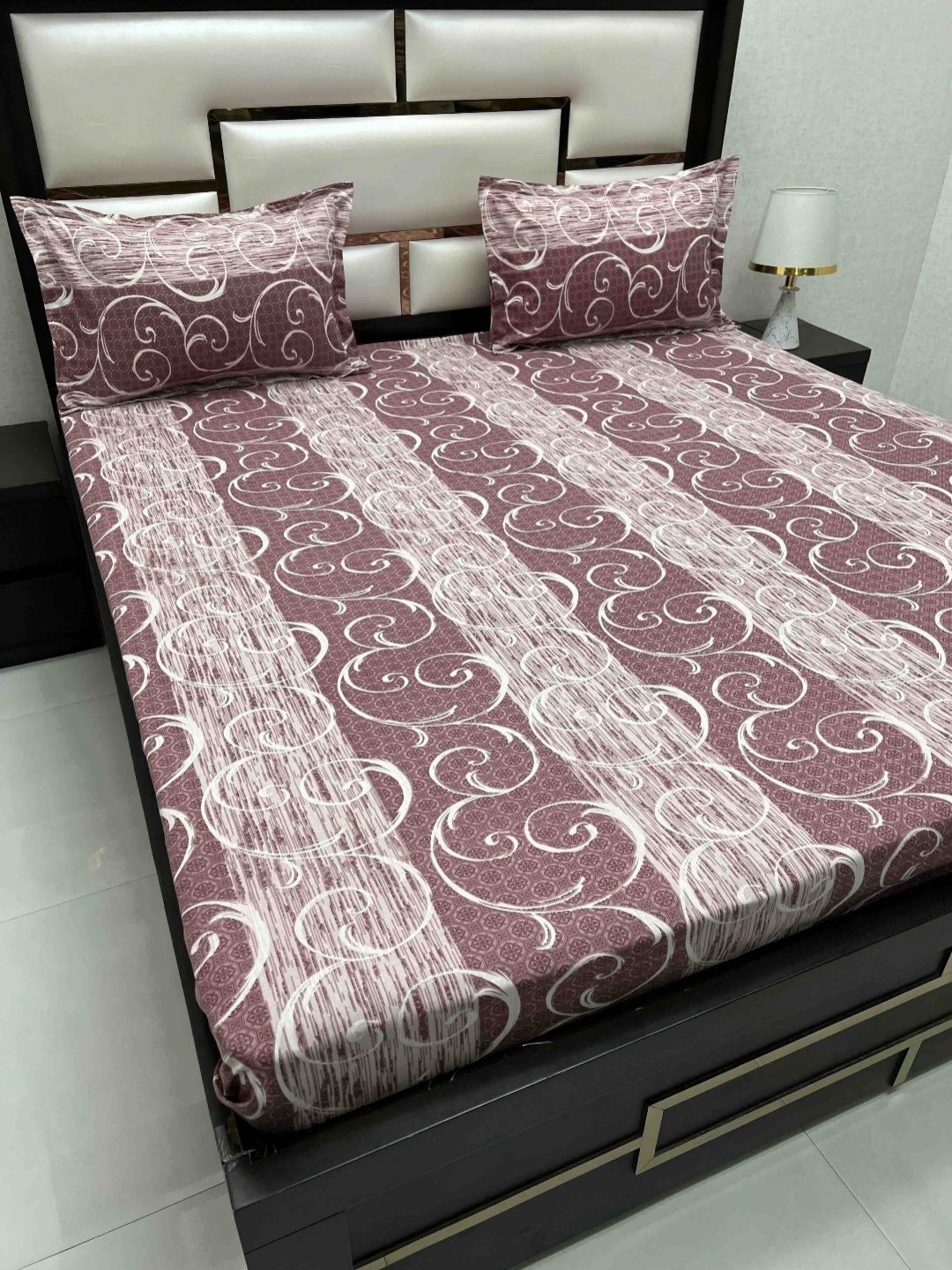 

Pure Decor Maroon & White Ethnic Motifs 400 TC Cotton King Bedsheet Set 2.74 m x 2.74 m