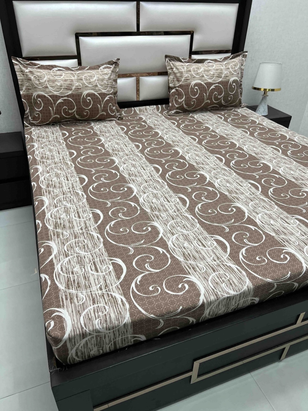 

Pure Decor Brown & White Ethnic Motifs 380 TC Cotton King Bedsheet Set 2.74 m x 2.74 m