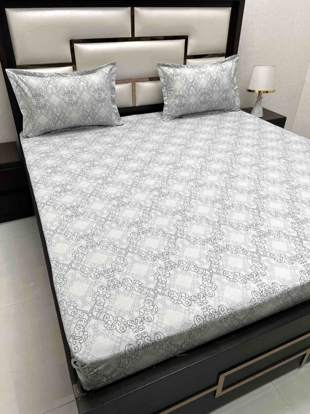 

Pure Decor Blue & White Ethnic Motifs 380 TC Cotton King Bedsheet Set 2.74 m x 2.74 m