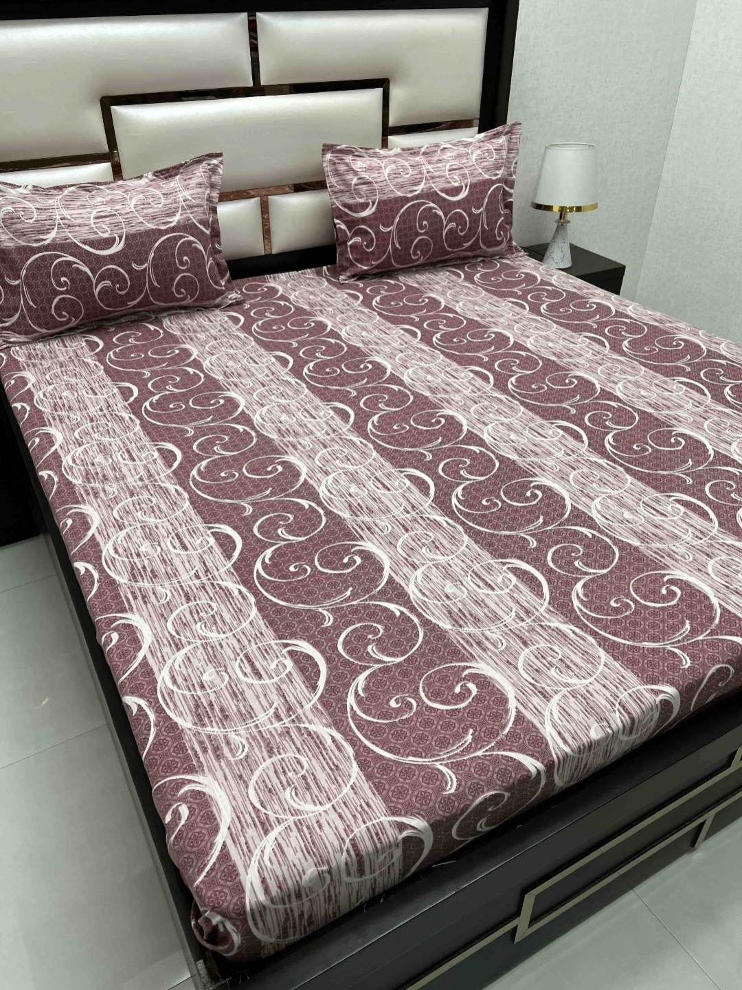 

Velar Fur Sib Maroon Printed Pure Cotton 350 TC King Bedsheet Set 2.74 x 2.74 m