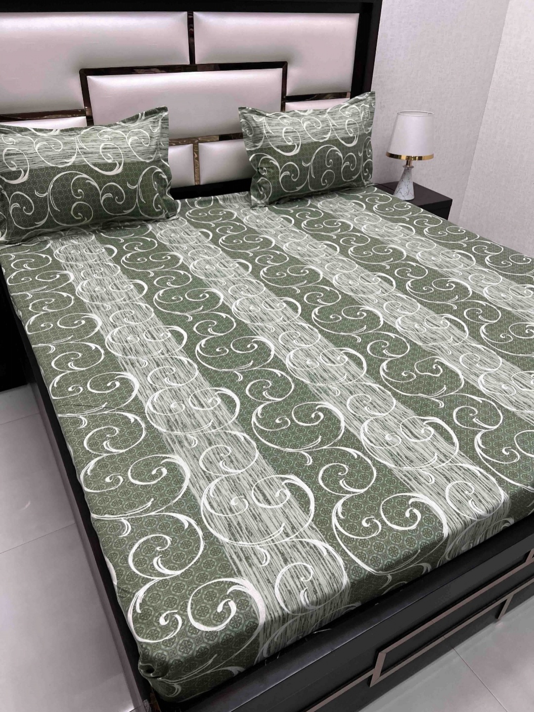 

Pure Decor Green & Green Ethnic Motifs 350 TC Cotton King Bedsheet Set 2.74 m x 2.74 m